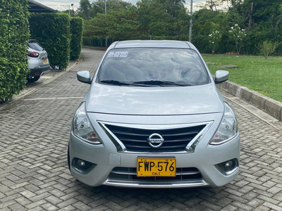 Nissan Versa Advance 2019