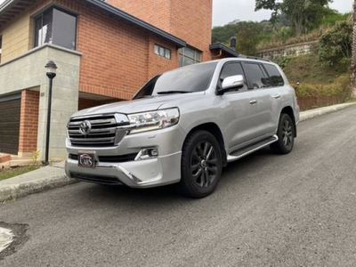 Toyota Land Cruiser 4.5 Imperial Fl Lc200 Diésel 2019 4x4 automático Medellín