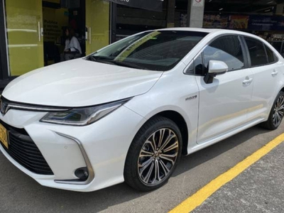 Toyota Corolla SE-G HIBRIDO usado 5.000 kilómetros blanco $122.000.000