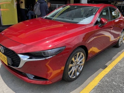 Mazda 3 GRAND TOURING usado dirección electroasistida rojo Usaquén