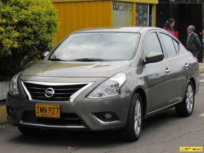 Nissan Versa 1.6 Advance Mt usado gris $35.500.000