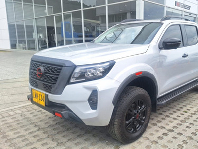 Nissan Frontier Pro4x / At / 4x4