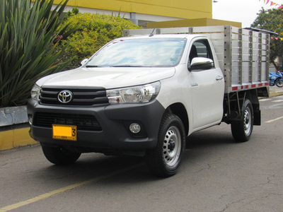 Toyota Hilux 2.7 Estacas