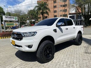 Ford Ranger 3.2 XLT AT Pick-Up 25.460 kilómetros dirección electroasistida Medellín