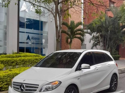 Mercedes-Benz Clase B 1.6 Blueefficiency Hatchback automático $56.000.000