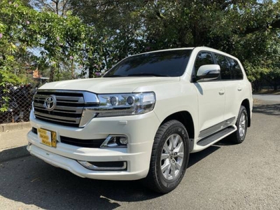 Toyota Land Cruiser 4.6 Lc 200 Imperial 2017 gasolina 4x4 $380.000.000