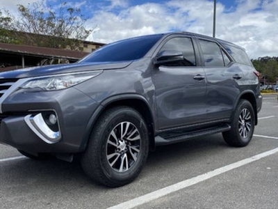 Toyota Fortuner 2.8l 2019 diésel gris $216.000.000