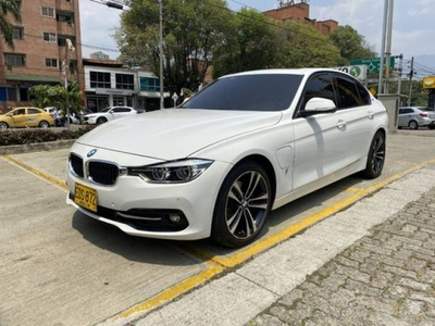 BMW Serie 3 2.0 330e Lci Imperformance híbrido 2018 4x2 blanco Medellín