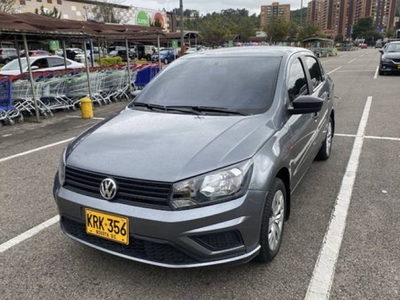 Volkswagen Voyage 1.6 Trendline Sedán 1.6 gris Suba