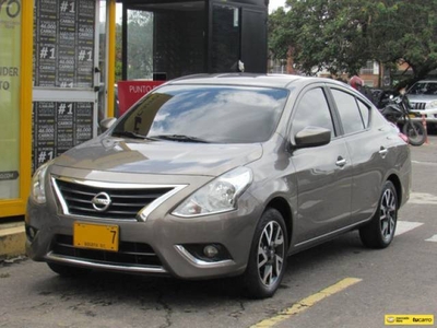 Nissan Versa 1.6 Advance Mt usado gris 1.6 $49.900.000