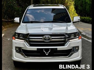 Toyota Land Cruiser 4.5 Vxr Fl Lc200 2019 blanco 4x4 Bucaramanga