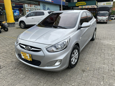Hyundai Accent Gl 1.6 2013