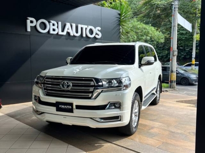 Toyota Land Cruiser 200 VX 2017 29.900 kilómetros gasolina Medellín
