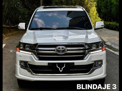Toyota Land Cruiser 4.5 Vxr Fl Lc200 2019 blanco 4x4 Bucaramanga
