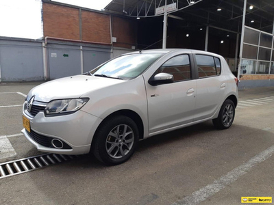 Renault Sandero Expression Night and Day 1.6cc MT AA