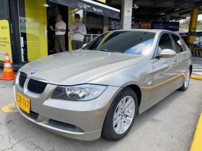 BMW Serie 3 2.0 318i E90 Sedán plateado Trasera $49.000.000