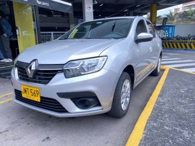 Renault Logan LIFE PLUS Sedán 1600 gris Suba