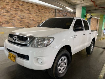 Toyota Hilux IMV MT 2.5 Camioneta 4x4 diésel $112.000.000