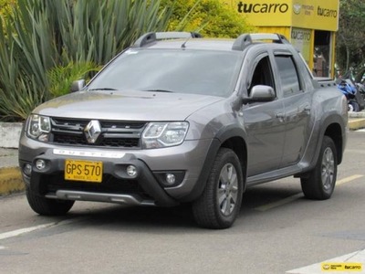 Renault Duster Oroch 2.0 Intens Pick-Up gris 4x2 $73.000.000