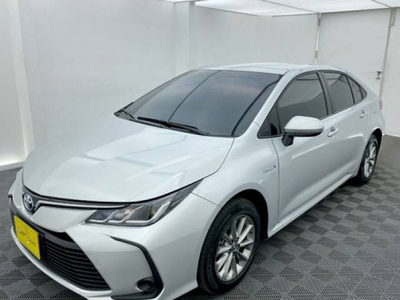 Toyota Corolla 1.8 XLI HIBRIDO 2023 Sedán híbrido dirección electroasistida $98.900.000