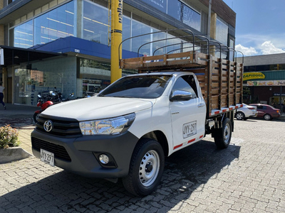 Toyota Hilux Estacas 2.7 2022 | TuCarro