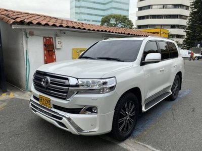 Toyota Land Cruiser 4.5 Sahara usado 35.000 kilómetros dirección hidráulica Medellín