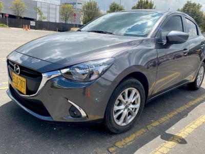 Mazda 2 1.5 Touring 2019 1.5 dirección hidráulica $64.000.000