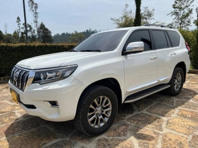 Toyota Prado Vx 2019 blanco automático $295.000.000