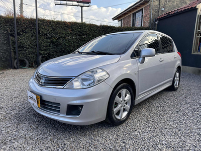 Nissan Tiida 1.8 Premium 5 p