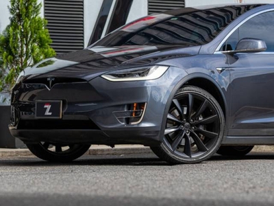 Tesla Model X Sedán 37.200 kilómetros $470.000.000