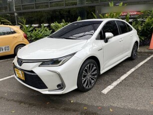 Toyota Corolla 1.8 Se-g Hybrid usado blanco 1.800 $118.000.000
