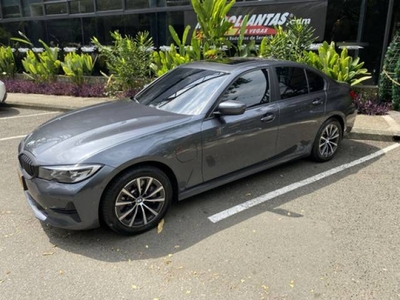 BMW 330 E 2.0 G20 TP usado gris 16.200 kilómetros $179.900.000