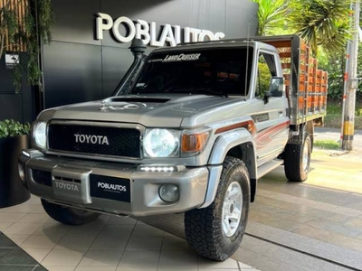 Toyota Land Cruiser VDJ79L usado 60.000 kilómetros automático Medellín