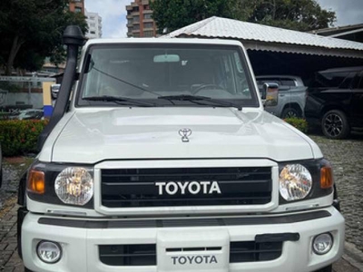 Toyota Land Cruiser Machito 76 Nuevo gasolina Barranquilla