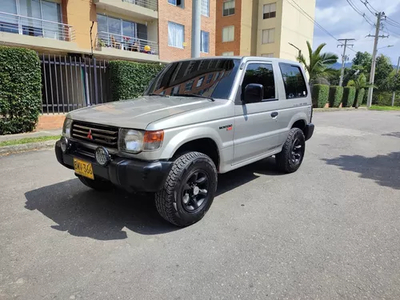 Mitsubishi Montero 3.0 V13