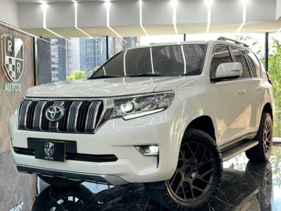 Toyota Land Cruiser Prado VXL usado 44.000 kilómetros blanco Medellín