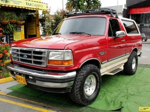 Ford Bronco 5.0 Mt usado rojo automático Suba