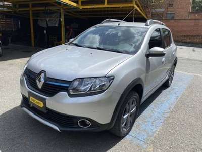 Renault Stepway 1.6 Intens Mecanica 2019 gris Delantera Medellín