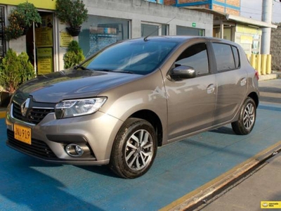 Renault Sandero Zen Hatchback gasolina 15.760 kilómetros Suba