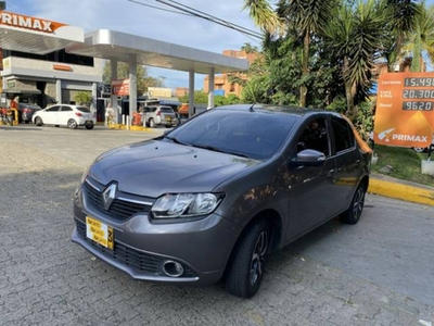 Renault Logan 1.6 Privilege 2020 15.000 kilómetros gris Medellín