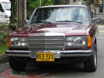 Mercedes-Benz E 1981, Manual - Medellín