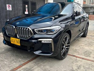 BMW X6 M50i SUV gasolina azul $380.000.000