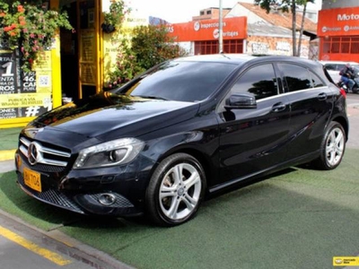 Mercedes-Benz Clase A 1.6 200 At usado negro gasolina Suba