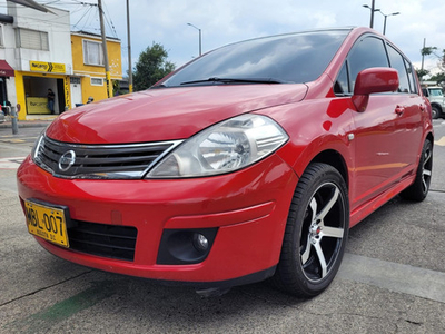 Nissan Tiida 1.8 Premium 5 p