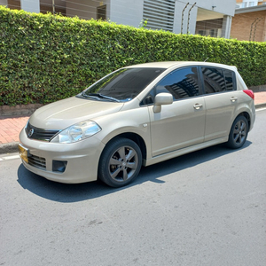 Nissan Tiida 1.8 Premium 5 p | TuCarro