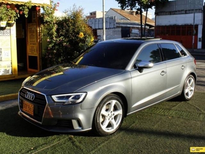 Audi A3 2.0 Sporback 2017 gasolina gris $89.900.000