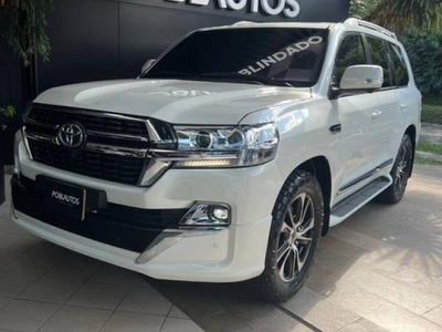 Toyota Land Cruiser 200 VXR B2+ Camioneta blanco dirección hidráulica $530.000.000