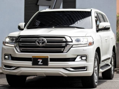 Toyota Land Cruiser lc200 vx 4.6 Camioneta gasolina 30.000 kilómetros $410.000.000