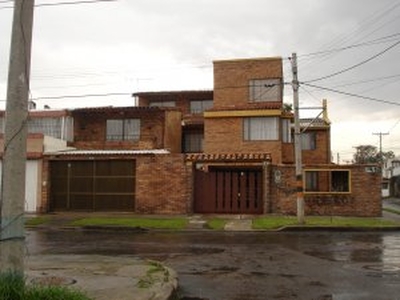 Venpermuto hermosa casa cedritos norte bogota - Bogotá