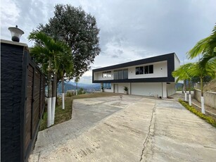 Casa de campo de alto standing de 5 dormitorios en venta Bello, Departamento de Antioquia